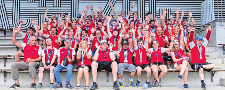 Erfolgreich in Zug: Die Delegation des Behinderten-Sportclubs Wohlen-Lenzburg konnte sich über eine wahre Medaillenflut freuen. Bilder: ab Erfolgreich in Zug: Die Delegation des Behinderten-Sportclubs Wohlen-Lenzburg konnte sich über eine wahre Medaillenflut freuen. Bilder: ab