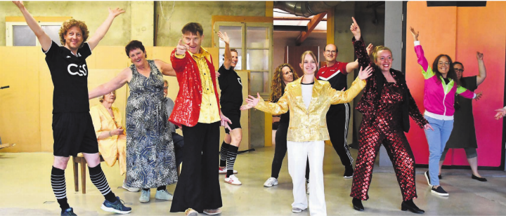«Money, Money, Money» von ABBA für das Jugendfest von der Theatergesellschaft neu interpretiert. Bilder: Monica Rast