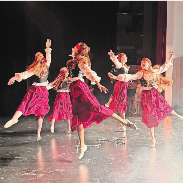 Pinocchio und die Tanz-Fabrik - Kinder der Tanz-Fabrik laden zum Bremgarter Tanzspektakel mit Pinocchio. Bild: zg