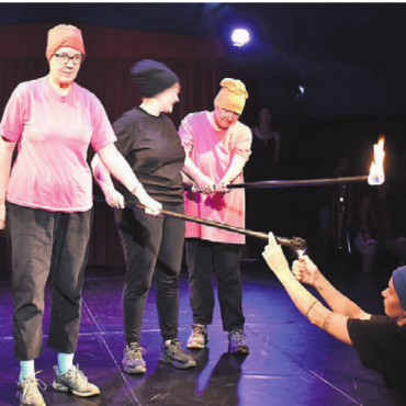 Dem Zauber der Manege erlegen - Mit Feuer spielt man nicht? Mit Respekt und Können ist im Zirkus einiges möglich.