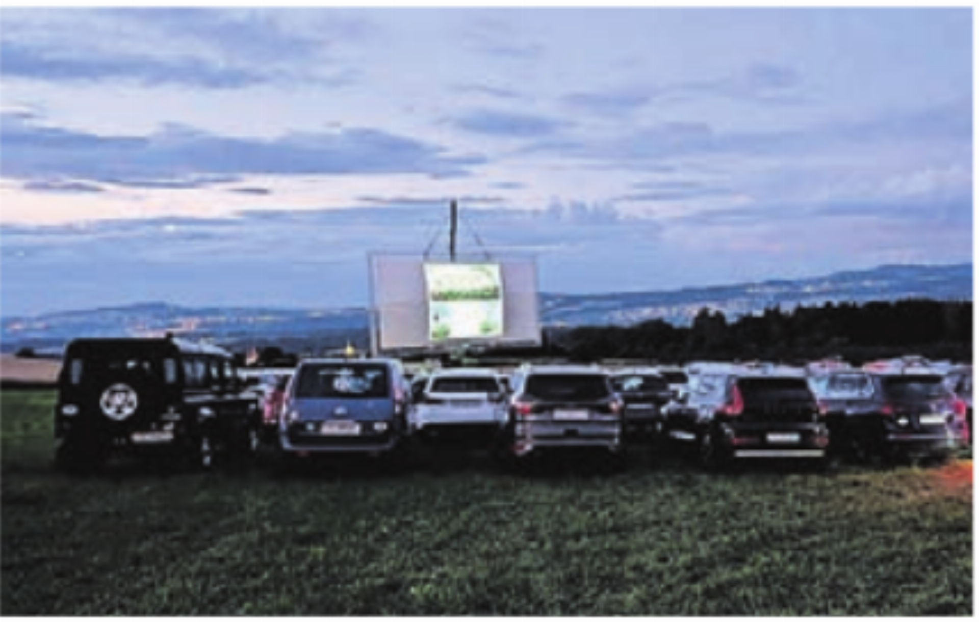 Im Auto einen Kinofilm geniessen – das Autokino ist einmalig. Bild: Archiv - Das Bild wird blockiert. – Möglicherweise durch einen aktiven Adblocker.