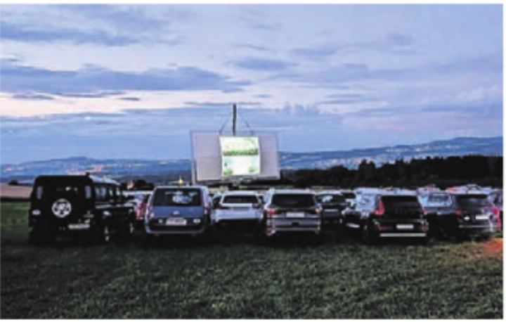 Im Auto einen Kinofilm geniessen – das Autokino ist einmalig. Bild: Archiv Im Auto einen Kinofilm geniessen – das Autokino ist einmalig. Bild: Archiv