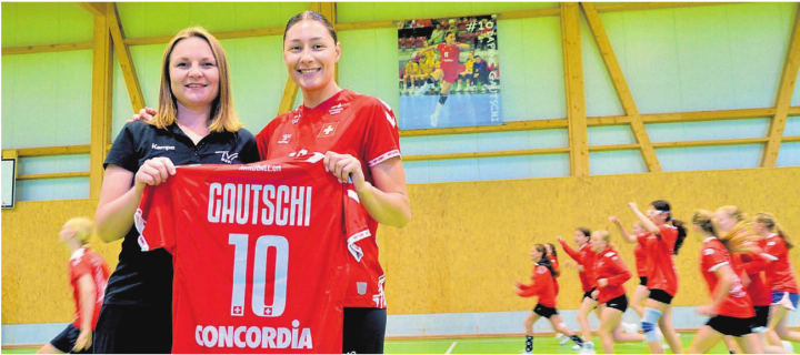 Lucia Schroth (links), Präsidentin von Handball TV Muri, erhofft sich von Nati-Handballerin Daphne Gautschi einen Motivationsschub für die Mädchenteams. Bild: Thomas Stöckli Lucia Schroth (links), Präsidentin von Handball TV Muri, erhofft sich von Nati-Handballerin Daphne Gautschi einen Motivationsschub für die Mädchenteams. Bild: Thomas Stöckli