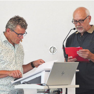 FC bleibt stumm und verliert - Hubert Andermatt (rechts) fungierte als Sprachrohr des Turnvereins. Gemeindeammann Rainer Heggli nahm die Argumente zur Kenntnis. Bild: Annemarie Keusch