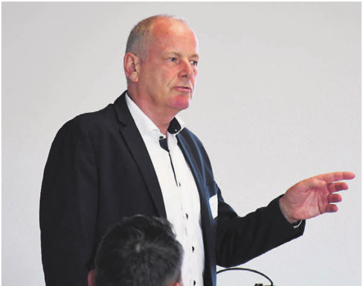 Regierungsrat Stephan Attiger mahnte, dass der Kanton Aargau bei der Entwicklung der Arbeitsplätze unterdurchschnittlich ist. Gerade deswegen ist der Entwicklungsschwerpunkt Wohlen/Villmergen wichtig. Regierungsrat Stephan Attiger mahnte, dass der Kanton Aargau bei der Entwicklung der Arbeitsplätze unterdurchschnittlich ist. Gerade deswegen ist der Entwicklungsschwerpunkt Wohlen/Villmergen wichtig.