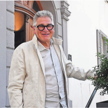 Wie eine wertvolle Schatztruhe - Martin Allemann, Präsident der Historischen Gesellschaft Freiamt, freut sich auf das 100-Jahr-Jubiläum. Bild: Daniel Marti