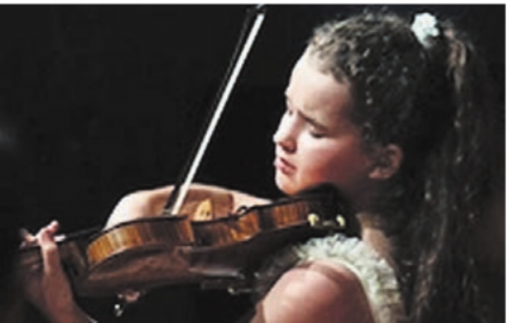 Die 14-jährige Geigerin Enda Unseld tritt mit dem Oliver Schnyder Trio auf. Bild: zg