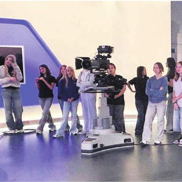 Einblick in die Schweizer Demokratie - Zwei Klassen besuchten das Bundeshausstudio von SRF. Bilder: zg