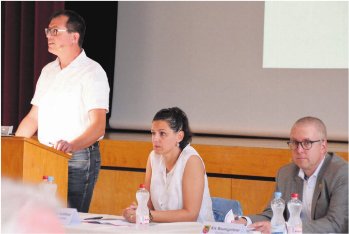 Gemeindeammann Alain Maître und die neuen Gemeinderäte Mirjam Kölliker und Kis Baumgartner (von links). Bild: Annemarie Keusch Gemeindeammann Alain Maître und die neuen Gemeinderäte Mirjam Kölliker und Kis Baumgartner (von links). Bild: Annemarie Keusch