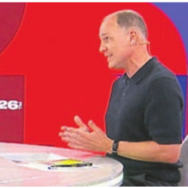 Steilpass auf Amhof - Fast jeden Abend sitzt Sascha Amhof im WM-Studio. Bild: SRF