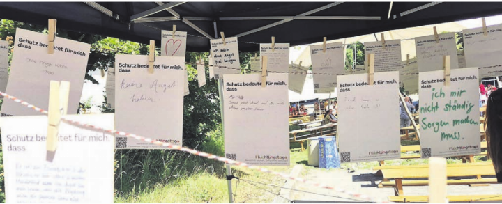 Zahlreiche Zettel zeigen auf, was Schutz für die Menschen bedeutet. Bild: zg