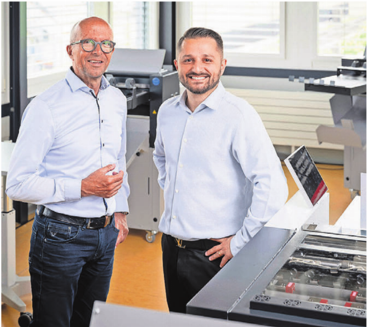 Robert Barrer (links) und der neue Inhaber Sajmir Veliju.   Bild: zg