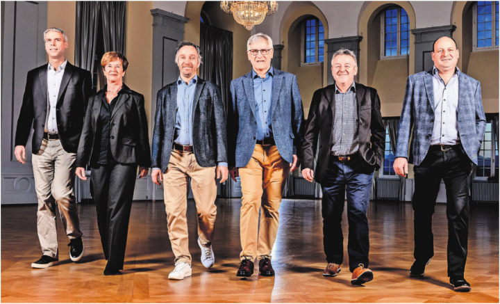 Der neu zusammengestellte Gemeinderat geht gemeinsam in eine Richtung. Diese wurde in der Legislaturplanung festgelegt. Von links: Gemeindeschreiber Severin Bättig, Marlies Laubacher, Gemeindepräsident Hans-Peter Budmiger, Vizepräsident Daniel Räber, Jörg Weiss und Herbert Meier.    Bild: Archiv