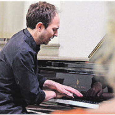 Näher geht es kaum - Pianist Herbert Schuch. Bild: ake