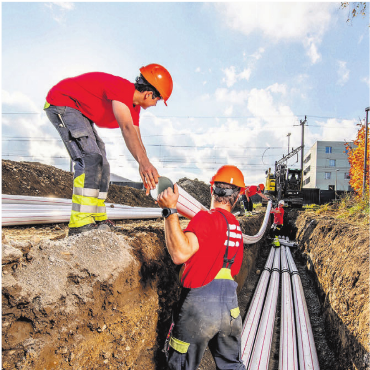 Viel mehr als eine Formalität - Die EFA heute. Der Netzbau ist eines von verschiedenen Standbeinen. Bilder: zg