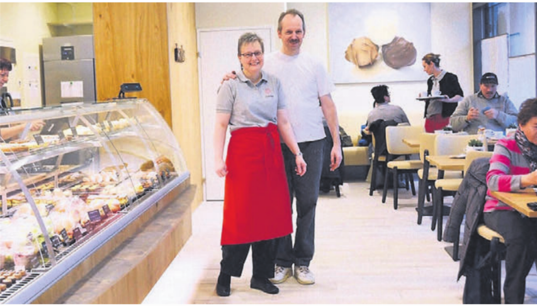 Im Januar 2017 eröffneten André und Pia Bättig die neue Filiale samt Café. Für dieses Lokal wird jetzt ein Nachfolger gesucht. Im Januar 2017 eröffneten André und Pia Bättig die neue Filiale samt Café. Für dieses Lokal wird jetzt ein Nachfolger gesucht.
