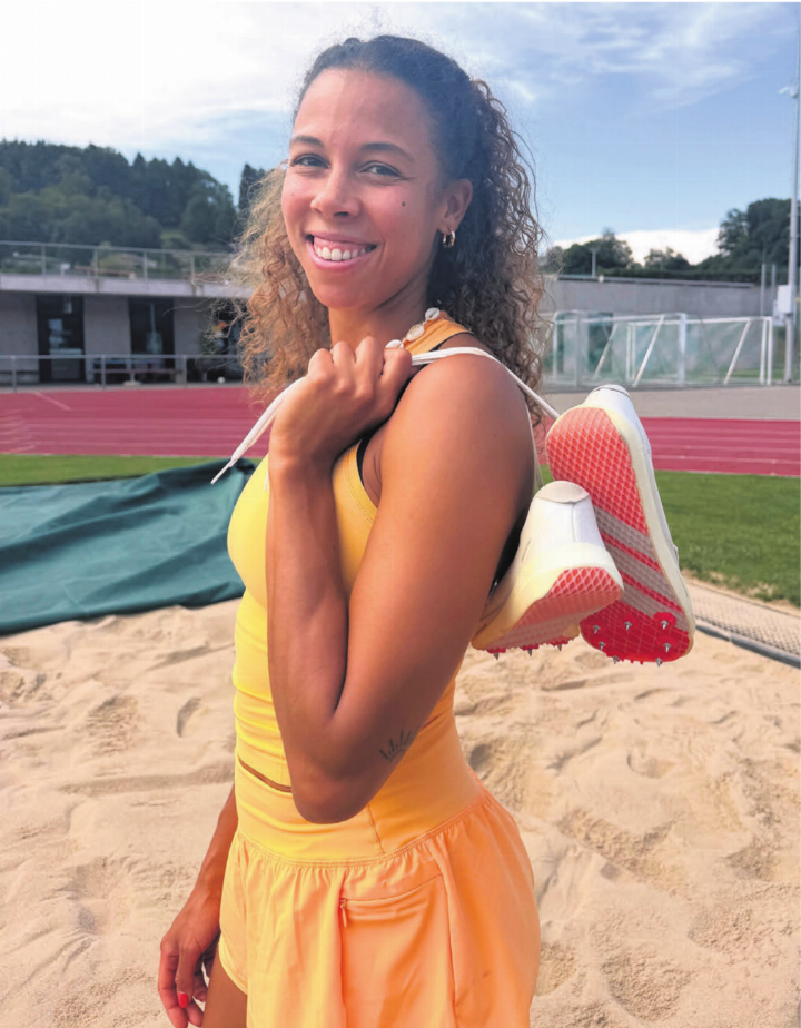 Der Eiskanal ist Vergangenheit. In Zukunft springt Melanie Hasler «mit Vollgas» und mit Nagelschuhen in den Sand. Bilder: Stefan Sprenger Der Eiskanal ist Vergangenheit. In Zukunft springt Melanie Hasler «mit Vollgas» und mit Nagelschuhen in den Sand. Bilder: Stefan Sprenger