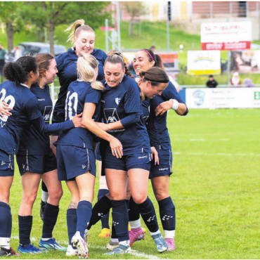 Traumlos mit Sahnehäubchen - Die Frauen des FC Wohlen jubeln beim Sieg im Aargauer Cupfinal. Als Belohnung wartet der FC Aarau im Schweizer Cup. Bild: Archiv/sh