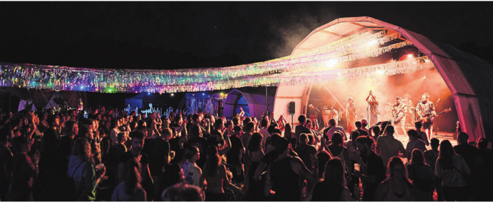 Das Open Air Stoppelfäld lockt auch bei seiner fünften Ausgabe mit einem vielfältigen Angebot an Musikstilen und einer tollen Atmosphäre. Bilder: pd