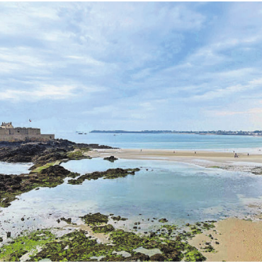 So lässt es sich aushalten - Vor wenigen Wochen konnte Conny Waeber aus Wohlen in Saint-Malo an der bretonischen Küste das beeindruckende Naturschauspiel der Gezeiten beobachten.