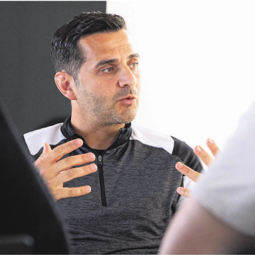 «Einer der Besten der Welt» - Der Freiämter Fedayi San ist als Video Assistant Referee eine Klasse für sich – und hatte schon sieben Einsätze an der Fussball-Weltmeisterschaft. Bild: SFV