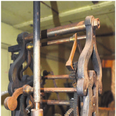 Tonnenschwere Klangkörper - Kirchturmtechnik aus dem Jahr 1876.