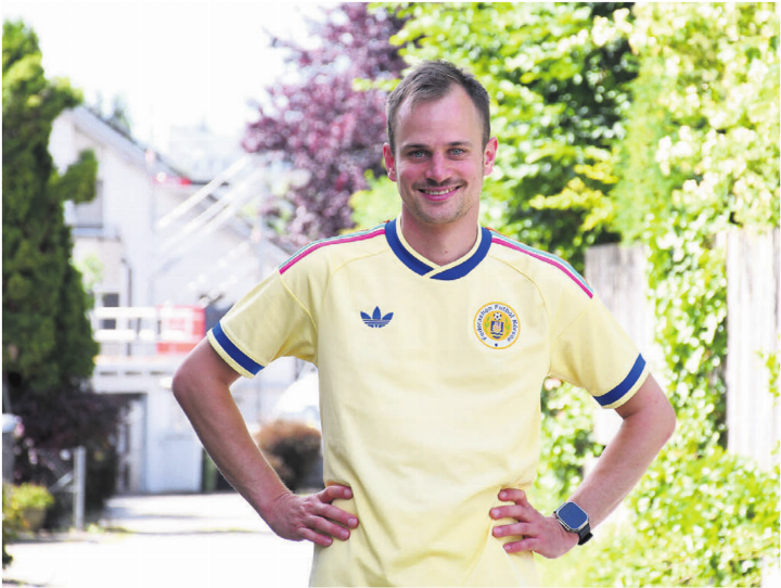 Einmal Fotograf, immer Fotograf: Darum gab es beim Shooting gleich hilfreiche Tipps, damit das eigene Foto den Ansprüchen eines gefeierten Fotografen gerecht wurde. Bild: Verena Anna Wigger Einmal Fotograf, immer Fotograf: Darum gab es beim Shooting gleich hilfreiche Tipps, damit das eigene Foto den Ansprüchen eines gefeierten Fotografen gerecht wurde. Bild: Verena Anna Wigger