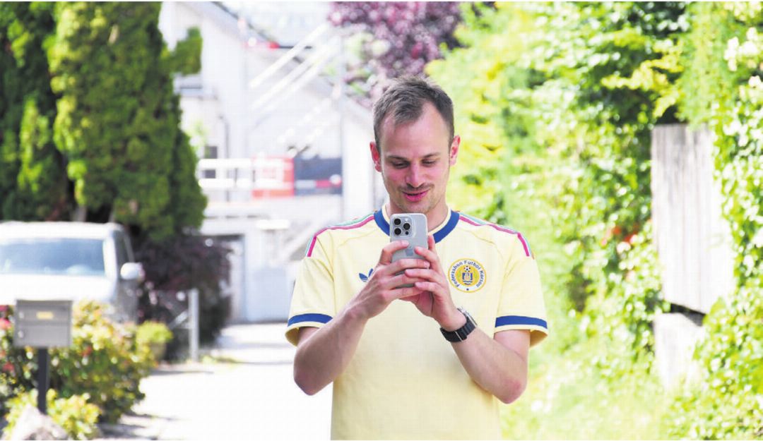 Auch das musste sein: Der Fotograf hat ein Foto der Redaktorin gemacht, während sie ihn fotografierte. Bild: Verena Anna Wigger Auch das musste sein: Der Fotograf hat ein Foto der Redaktorin gemacht, während sie ihn fotografierte. Bild: Verena Anna Wigger