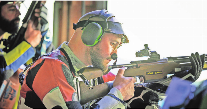 300-m-Gewehrschütze Rafael Bereuter erwischte in Chur für seine Verhältnisse kein optimales Finalwochenende, steuerte aber seinen Anteil zum Aargauer Silbermedaillengewinn im Ständematch bei. Bild: zg 300-m-Gewehrschütze Rafael Bereuter erwischte in Chur für seine Verhältnisse kein optimales Finalwochenende, steuerte aber seinen Anteil zum Aargauer Silbermedaillengewinn im Ständematch bei. Bild: zg