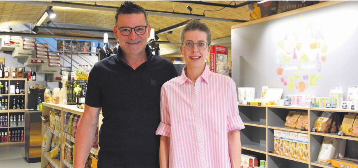 Luigi Spina und Katrin Bürkli in ihrem Laden in der einstigen Klosterapotheke. «Hier fühlen wir uns rundum wohl», sagen die beiden. Bild: Annemarie Keusch Luigi Spina und Katrin Bürkli in ihrem Laden in der einstigen Klosterapotheke. «Hier fühlen wir uns rundum wohl», sagen die beiden. Bild: Annemarie Keusch