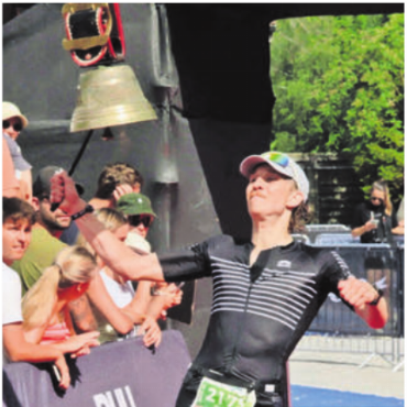Auf der Suche nach Grenzen - Darf die Glocke läuten lassen: Jannis Fischer hat den Ironman beendet.