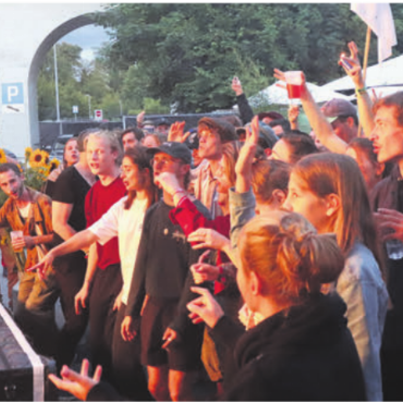«Für Bremgarten» - Wie am «Klein FIDM» 2021 konzertiert «Phenomden» am Reussufer.