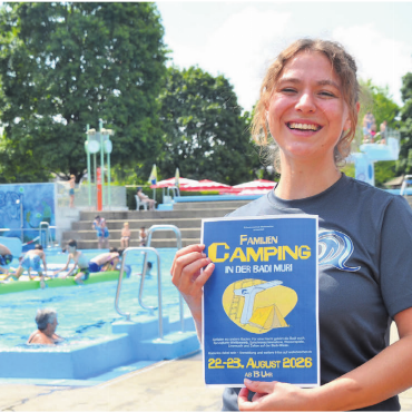 Die ganze Vielfalt an Wasserspass - Sina Eichhorn von der Schwimmschule Wellebrecher will ihre Freude am Wasser weitergeben. Dazu lädt sie Familien zu einem unvergesslichen Event. Bild: Thomas Stöckli