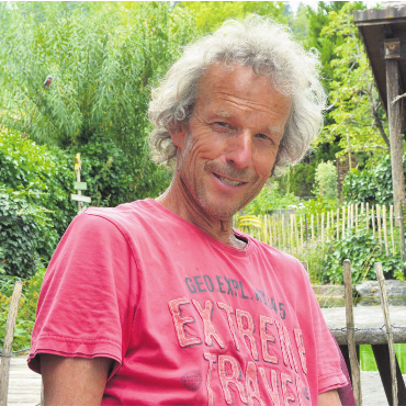 «Es braucht das ganze Dorf» - Daniel Stutzer ist die Vorfreude auf die Premiere von «Keis Wunder, es Wunder» deutlich anzumerken. Bild: Annemarie Keusch