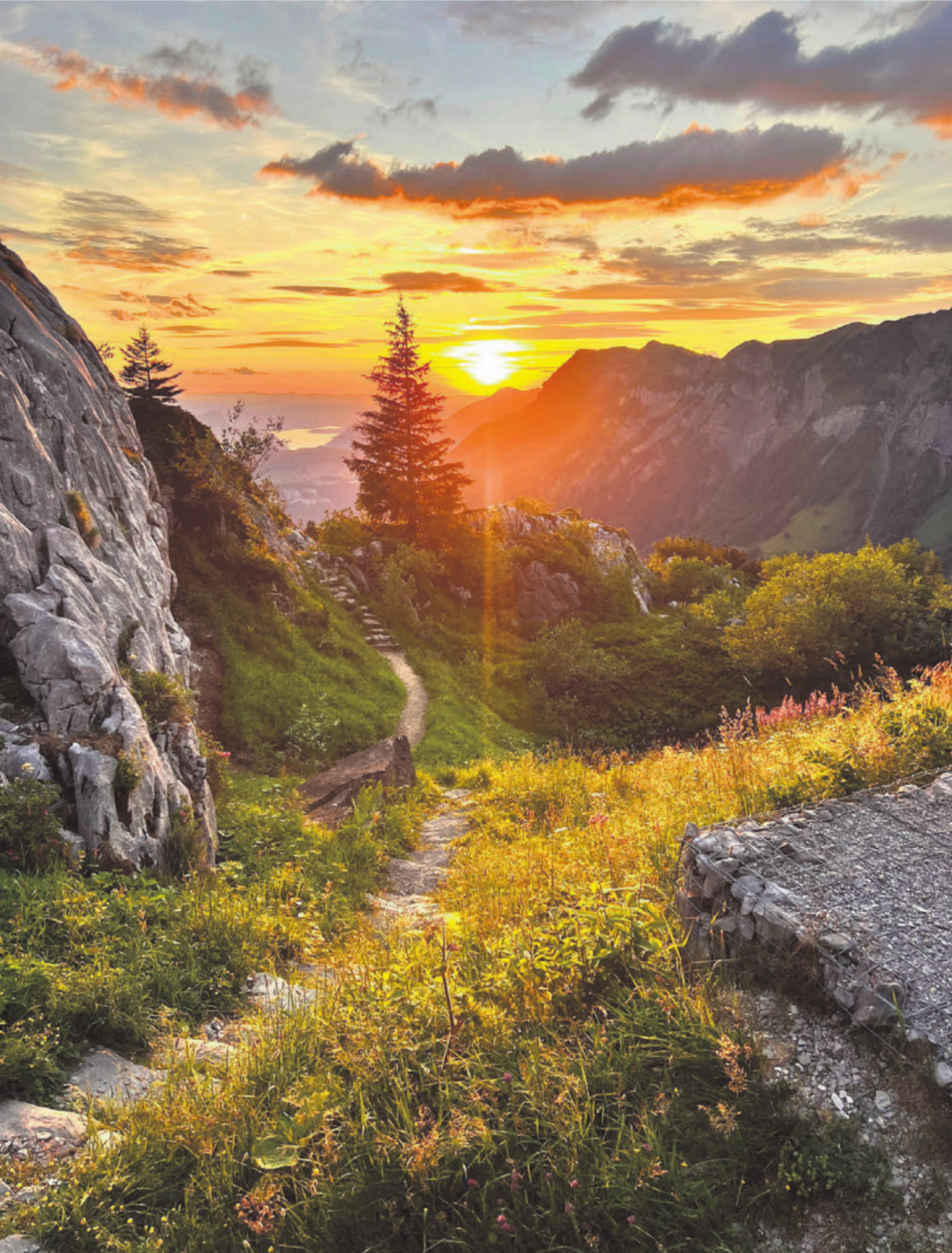 «Ich übernachtete auf der Liderenhütte und erlebte diesen wunderschönen Sonnenuntergang. Welch magischer Moment – und das alles ohne KI», schreibt Nadja Kamm aus Berikon zu diesem Schnappschuss. - Das Bild wird blockiert. – Möglicherweise durch einen aktiven Adblocker.
