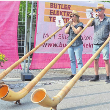 Das Miteinander gefeiert - Die Ländlerfrönde Freiamt tragen zum musikalischen Gesamterlebnis bei.
