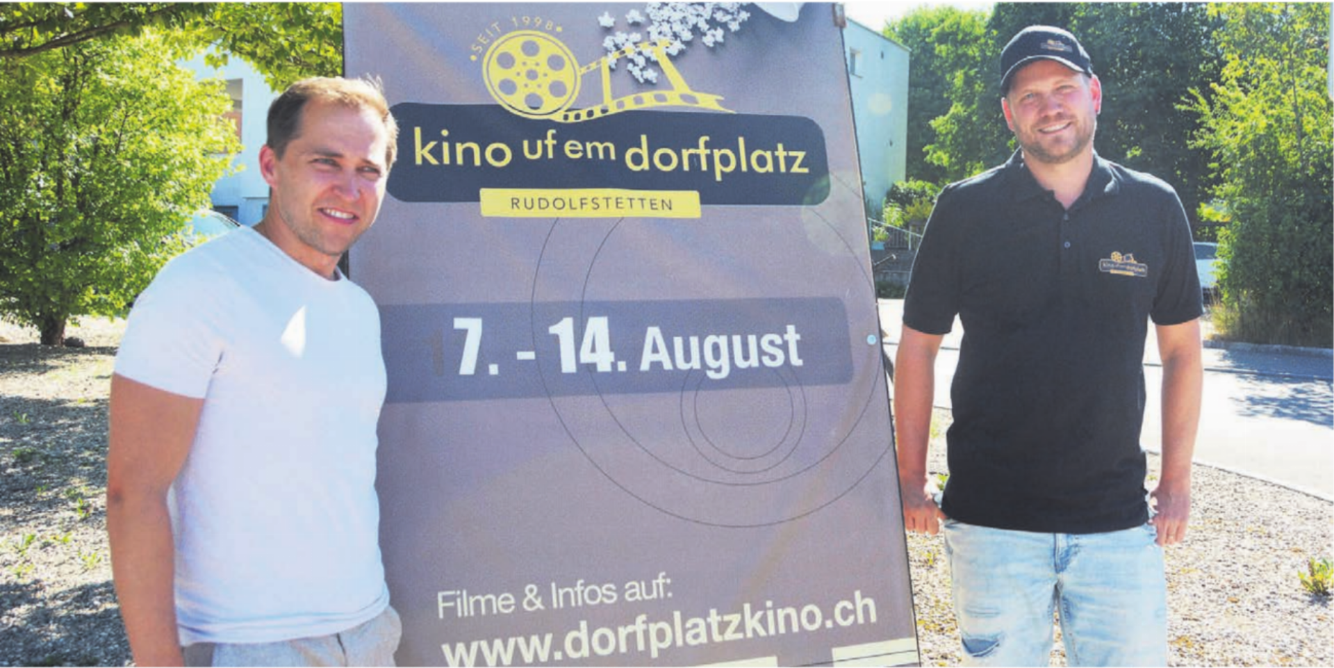Sie freuen sich auf acht Abende im Zeichen des Filmes: «Kino uf em Dorfplatz»-Präsident Stefan Meienberg (rechts) und Vizepräsident Christian Füglistaller.    Bild: Roger Wetli - Das Bild wird blockiert. – Möglicherweise durch einen aktiven Adblocker.