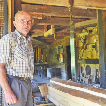 Technologie aus dem Mittelalter - Martin Köchli hat das Säger-Handwerk von seinem Vater gelernt – und gibt es nun im Verein weiter. Bilder: Thomas Stöckli