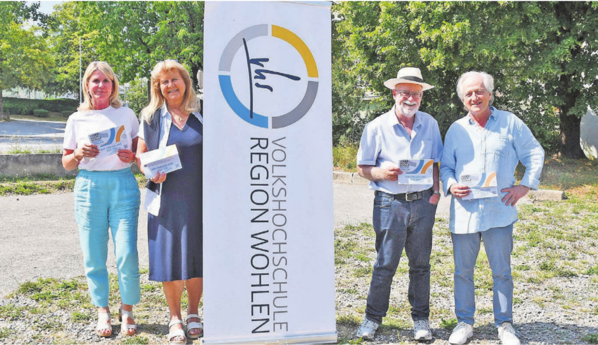 Der verkleinerte Vorstand mit dem neuen Programmflyer 2026/2027 (v.l.): Karin Bochicchio, Edith Frey, Präsident Bruno Breitschmid und Daniel Kurz. Bilder: Monica Rast / Archiv - Das Bild wird blockiert. – Möglicherweise durch einen aktiven Adblocker.
