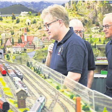 Frisch aus der Druckerpresse - Am 9. September kommen die Mitglieder in den Genuss einer Besichtigung und Vorführung der Eisenbahnanlagen im Freiämter Eisenbahn Amateur Club.