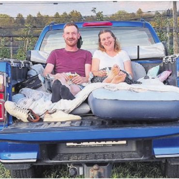 Schönes Wetter und Besucherrekord - Benny Glättli und Laura Henseler, genossen ihr «Date» am Autokino mit Picknick.