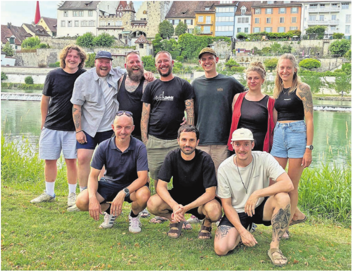 Eine fröhliche Bremgarter Truppe plant wieder mal musikalisch Grosses im Kleinstädtchen. Das FIDM-OK mit (oben von links): Orlando Preiswerk, Severin Peer, Pascal Egger, Juri Tirez, Philippe Attiger, Ramona Maier, Sarah Tirez. Unten: Lukas Koller, Nico Schulthess, Jonas Schüpfer. Es fehlen: Jaël Kaufmann, Patrick Fürst, Merlin Fürst. Bilder: zg