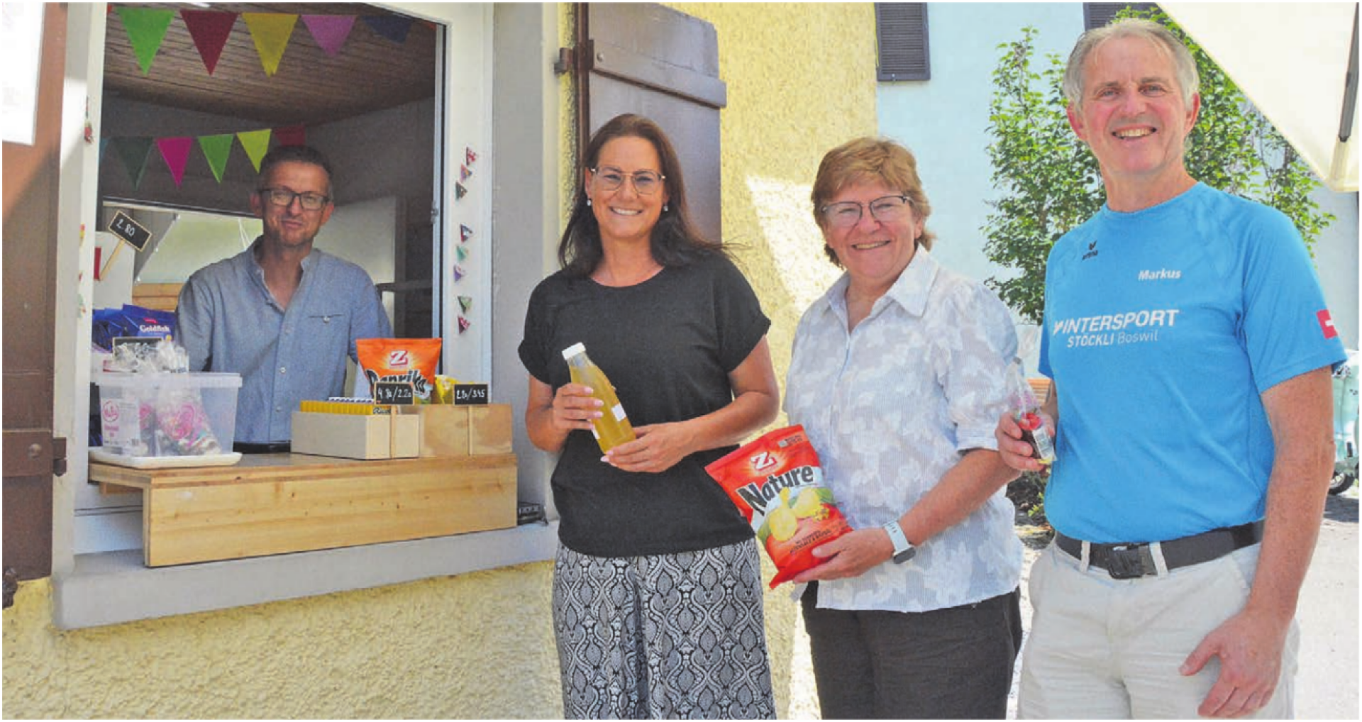 Vierfache Vorfreude beim Gärtnerhaus-Kiosk, von links: Mirzet Sejdinoski und Karin Filli (beide Stiftung Gärtnerhaus) sowie Brigitte Stäger und Markus Büchi (beide Verein Top Challenge). Bild: Annemarie Keusch - Das Bild wird blockiert. – Möglicherweise durch einen aktiven Adblocker.