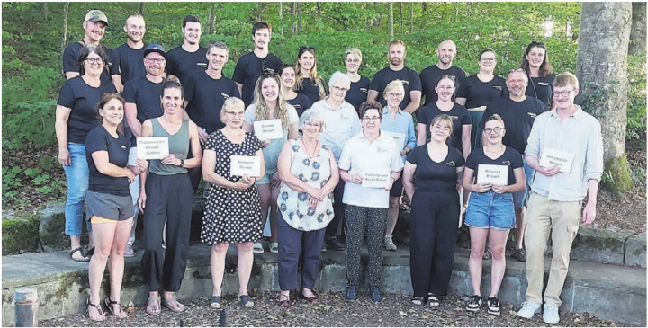 Gruppenbild des Oldie-Teams und der Vereine, die von einem Spendenbeitrag profitieren. Bild: zg Gruppenbild des Oldie-Teams und der Vereine, die von einem Spendenbeitrag profitieren. Bild: zg