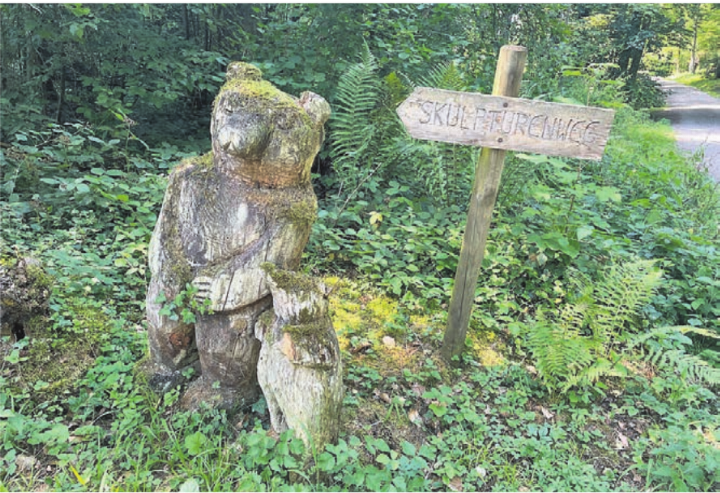 Sie begrüssen die Wanderer auf dem Skulpturenweg in Dietwil. Bild: zg
