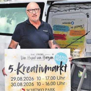 Ein Fundus an Inspiration - Bruno Strebel wird in den nächsten Tagen die grossen Plakate an den Kandelabern aufhängen. Bilder: Monica Rast / Archiv