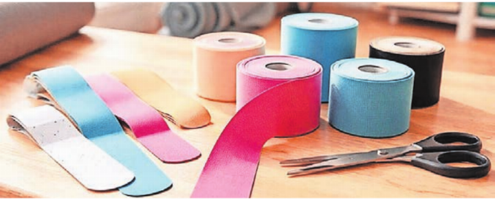 Mit Kinesiotape Muskeln unterstützen, Schmerzen lindern und Beweglichkeit fördern. Ein Kurs mit Karin Healy, dipl. Physiotherapeutin FH. Bild: pd