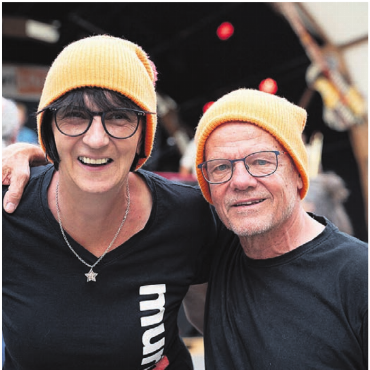 So geht ausgelassen - Mehr als zufriedene Organisatoren: Paula Loher-Staubli und Markus Bohren.