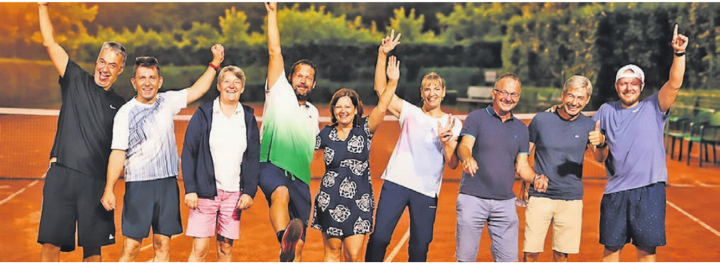 Die Sieger des letzten Jahres (von links): Reto Zumbühl, Martin Leu, Silke Lippold, André Stutz, Corinne Moos-Trottmann, Daniela Hauck, Markus Schüpbach, Carlo Rosano, Niels Hildebrandt. Marianne Hurni fehlt auf dem Foto. Bild: zg