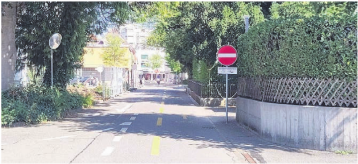 Eine der geplanten Massnahmen: Velos dürfen die Einbahnstrasse nicht mehr entgegen der Verkehrsrichtung befahren, wie es heute erlaubt ist. Bild: zg